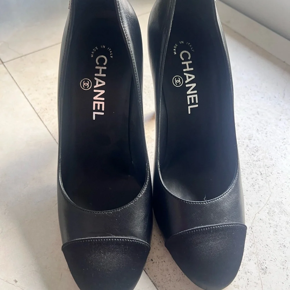 CHANEL Black Leather Cap Toe Stiletto Pumps